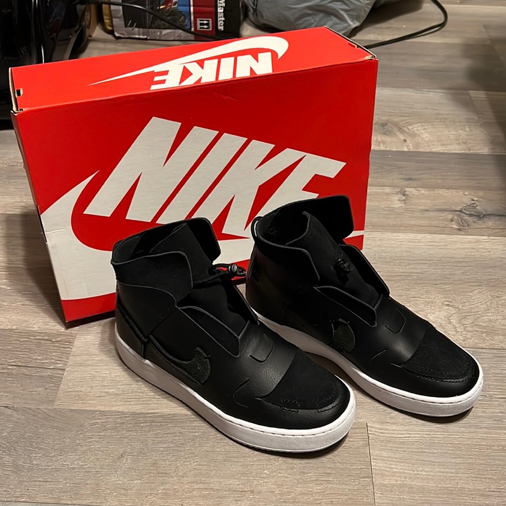 W Nike Vandalised LX